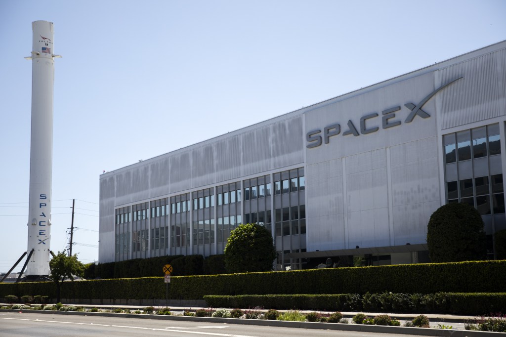 SpaceX拟投1190亿美元建AI芯片厂