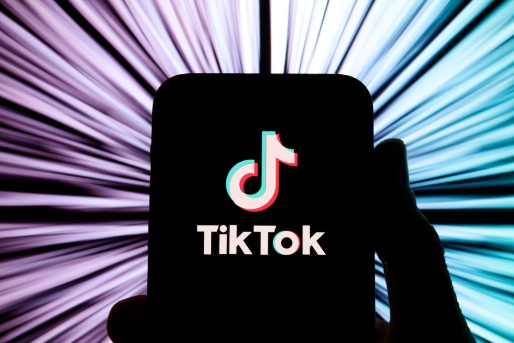 TikTok推出AI购物助手与一键结账 封面图