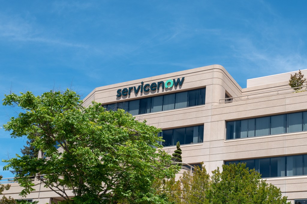 ServiceNow投资四千万美元加码银行AI