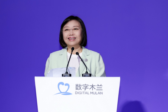 女性从AI使用者走向创造者 封面图