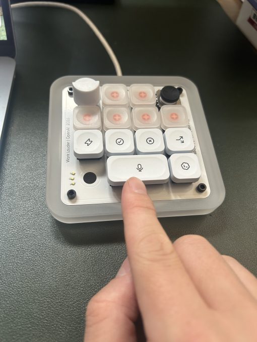 OpenAI推出首款硬件AI小键盘Micro