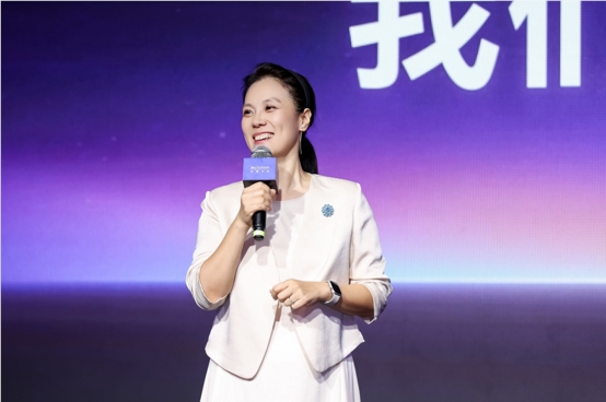 女性从AI使用者走向创造者